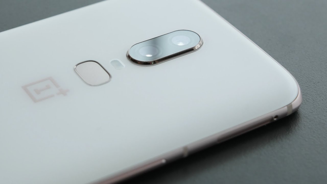 white OnePlus 6 phone 