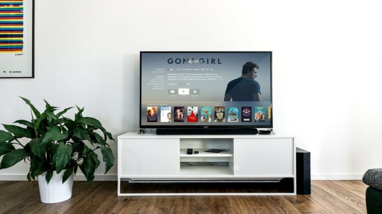 5 Awesome Benefits of Watching TV