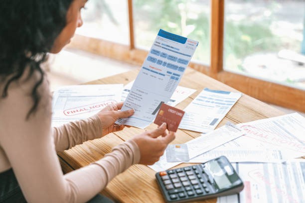 Should You Use a Credit Card or a Personal Loan in a Financial Crisis?
